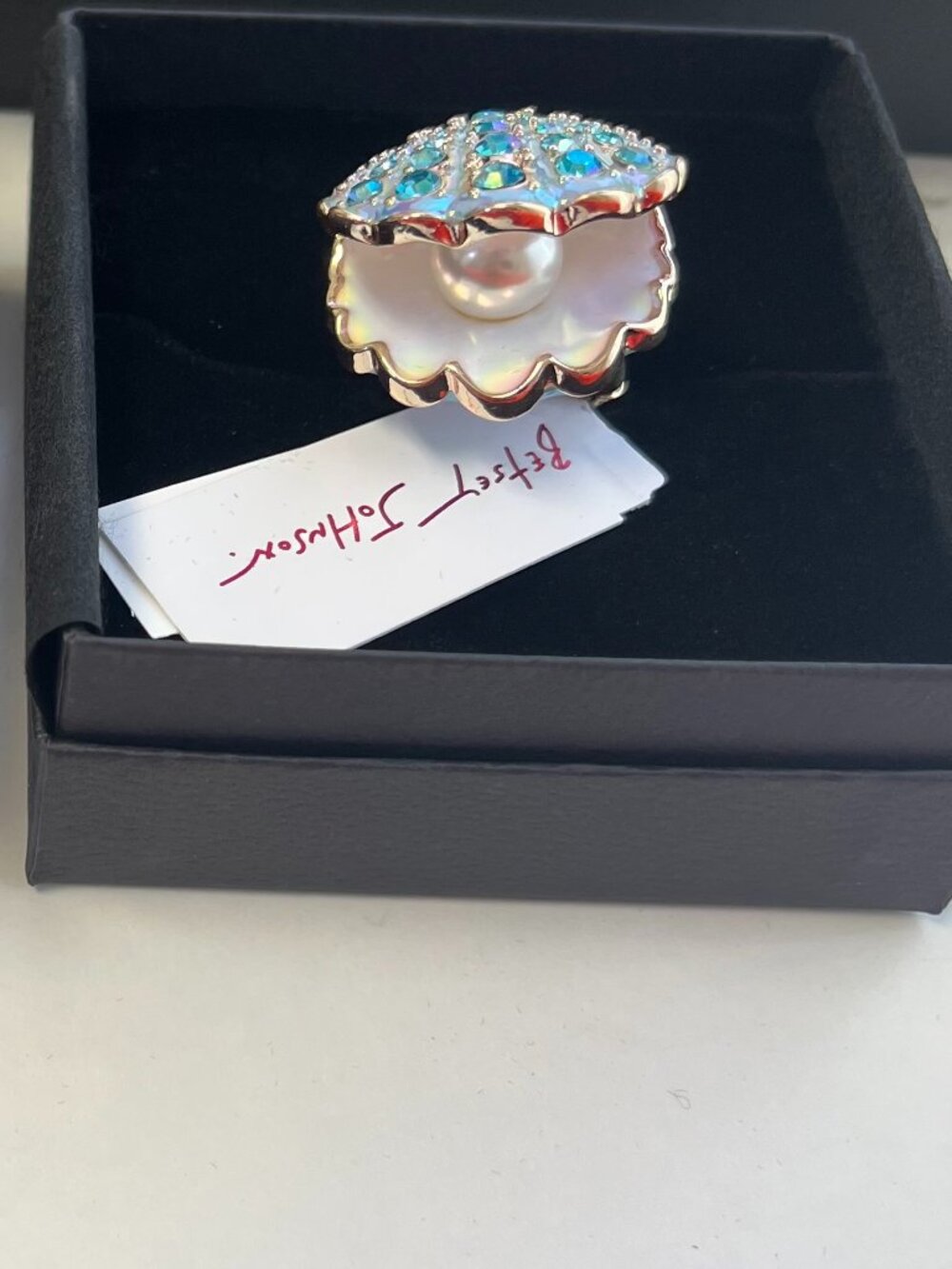 NWT Betsey Johnson Iridescent Scalloped Faux Pearl Seashell Clam Ring See Note